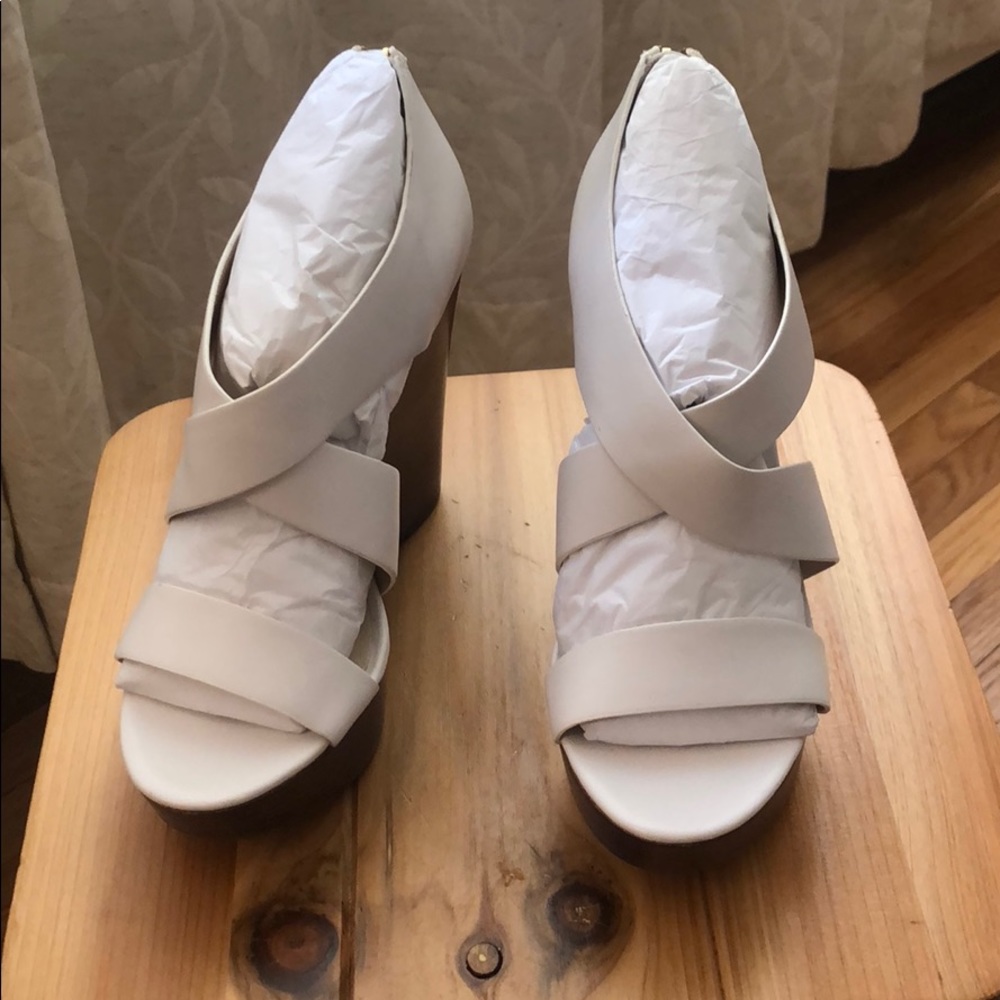 Michael Kora White Wedges